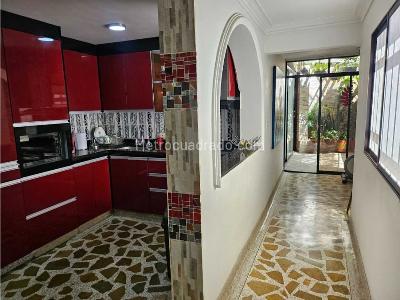 Apartamento de 3 alcobas en venta en Laureles, Medellín, 90 m² · foto 3 de 15