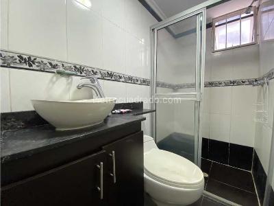 Apartamento de 3 alcobas en arriendo en La Castellana, Medellín, 130 m² · foto 6 de 15