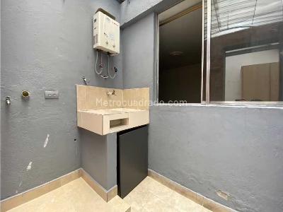 Apartamento de 3 alcobas en arriendo en La Castellana, Medellín, 130 m² · foto 14 de 15