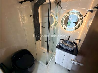 Apartamento de 2 alcobas en arriendo en Loma De Los Bernal, Medellín, 52 m² · foto 3 de 10