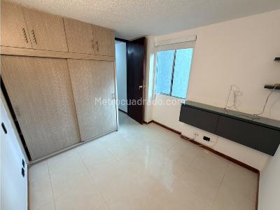Apartamento de 2 alcobas en arriendo en Loma De Los Bernal, Medellín, 52 m² · foto 4 de 10