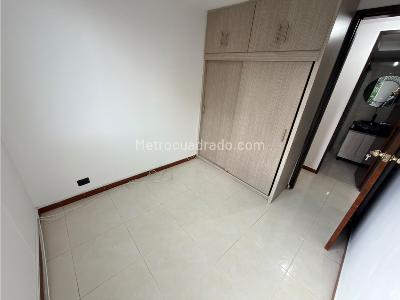 Apartamento de 2 alcobas en arriendo en Loma De Los Bernal, Medellín, 52 m² · foto 5 de 10