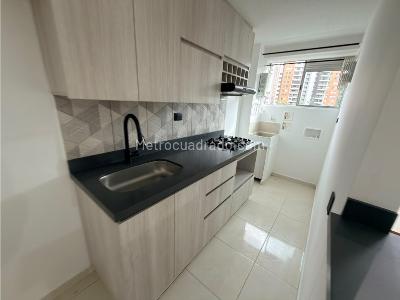 Apartamento de 2 alcobas en arriendo en Loma De Los Bernal, Medellín, 52 m² · foto 7 de 10