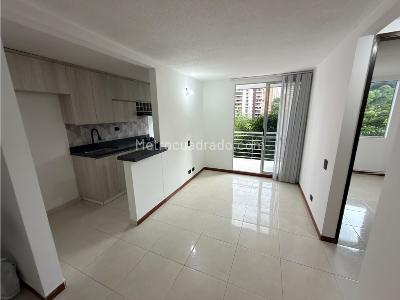 Apartamento de 2 alcobas en arriendo en Loma De Los Bernal, Medellín, 52 m² · foto 9 de 10