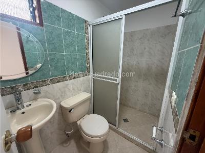 Apartamento de 2 alcobas en arriendo en La Floresta, Medellín, 72 m² · foto 10 de 12