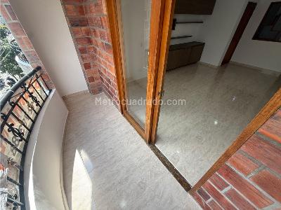 Apartamento de 2 alcobas en arriendo en La Floresta, Medellín, 72 m² · foto 3 de 12