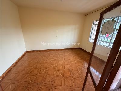 Casa de 5 alcobas en arriendo en Cristo Rey, Medellín, 150 m² · foto 2 de 13