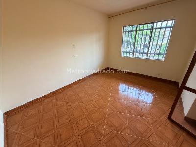 Casa de 5 alcobas en arriendo en Cristo Rey, Medellín, 150 m² · foto 3 de 13