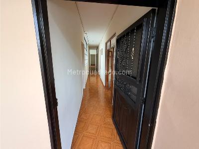 Casa de 5 alcobas en arriendo en Cristo Rey, Medellín, 150 m² · foto 5 de 13