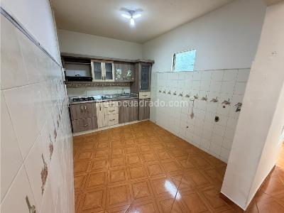 Casa de 5 alcobas en arriendo en Cristo Rey, Medellín, 150 m² · foto 10 de 13