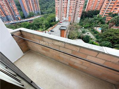 Apartamento de 3 alcobas en arriendo en Loma De Los Bernal, Medellín, 62 m² · foto 10 de 14