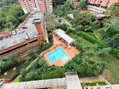 Apartamento en Arriendo, Loma De Los Bernal, Medellín