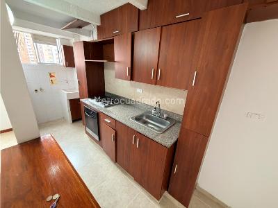 Apartamento de 3 alcobas en arriendo en Loma De Los Bernal, Medellín, 62 m² · foto 2 de 14