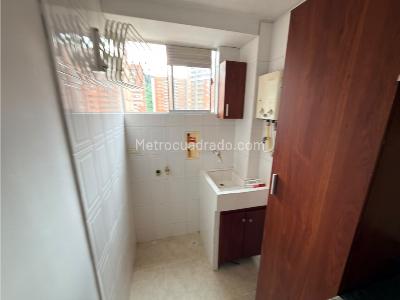Apartamento de 3 alcobas en arriendo en Loma De Los Bernal, Medellín, 62 m² · foto 8 de 14