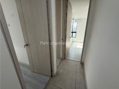 Apartamento de 3 alcobas en arriendo en Los Colores, Medellín, 74 m² · foto 10 de 17