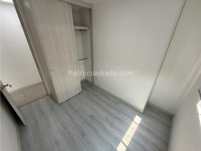 Apartamento de 3 alcobas en arriendo en Los Colores, Medellín, 74 m² · foto 11 de 17