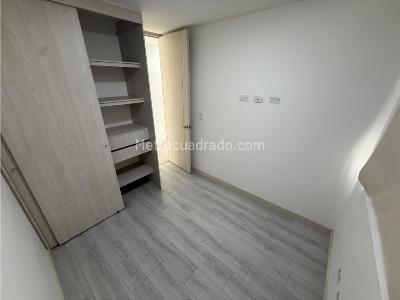 Apartamento de 3 alcobas en arriendo en Los Colores, Medellín, 74 m² · foto 12 de 17