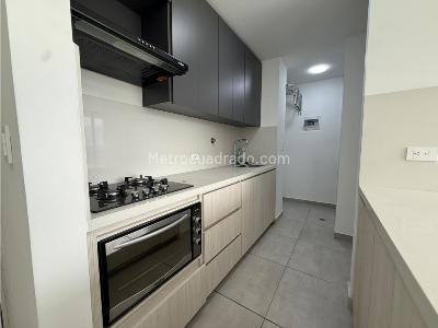 Apartamento de 3 alcobas en arriendo en Los Colores, Medellín, 74 m² · foto 2 de 17