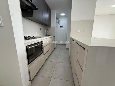 Apartamento de 3 alcobas en arriendo en Los Colores, Medellín, 74 m² · foto 3 de 17