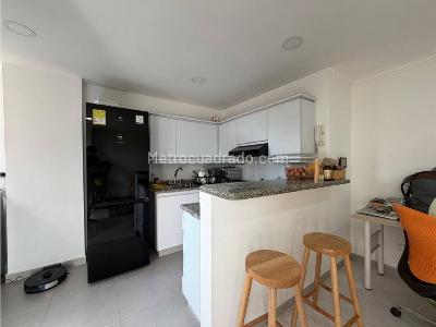 Apartaestudio en arriendo en La Castellana, Medellín, 45 m² · foto 3 de 12