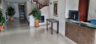 Apartamento de 3 alcobas en venta en Cedritos Cedro Golf, Bogotá, 109 m² · foto 2 de 20