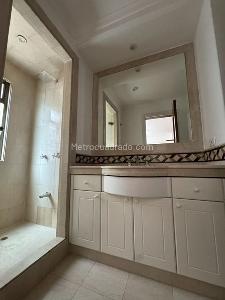 Apartamento de 3 alcobas en venta en Chico Museo, Bogotá, 210 m² · foto 8 de 15