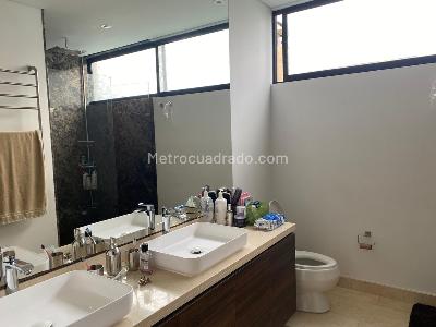 Casa de 5 alcobas en venta en Camino Del Bosque Reserva Residencial Cerros De Suba, Bogotá, 402 m² · foto 13 de 20
