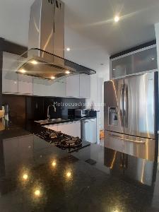 Apartamento de 3 alcobas en venta en Chico San Patricio, Bogotá, 138 m² · foto 3 de 20
