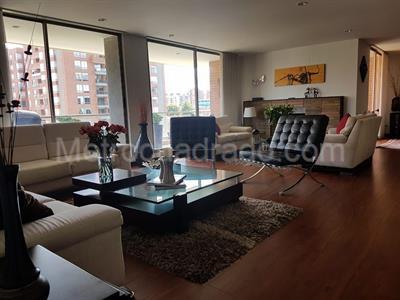 Apartamento de 3 alcobas en venta en Colina Campestre, Bogotá, 204 m² · foto 2 de 15