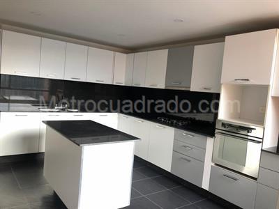 Apartamento de 3 alcobas en venta en Colina Campestre, Bogotá, 204 m² · foto 2 de 20