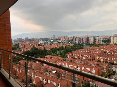 Apartamento de 3 alcobas en venta en Gratamira Colina Campestre, Bogotá, 208 m² · foto 2 de 20