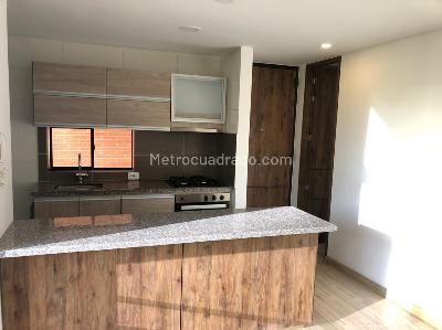 Apartamento en venta en Mazuren, Bogotá · foto 3 de 19