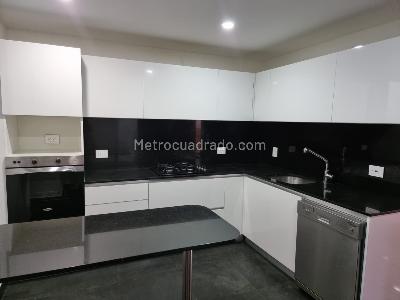 Apartamento de 3 alcobas en venta en Colina Campestre, Bogotá, 137 m² · foto 2 de 19