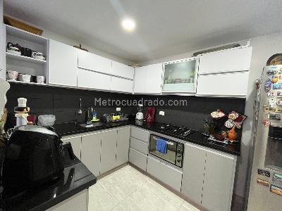 Apartamento de 3 alcobas en venta en Mazuren Colina, Bogotá, 134 m² · foto 6 de 19