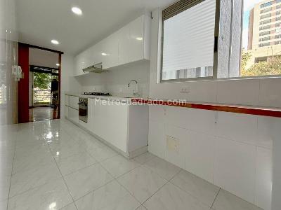 Apartamento de 3 alcobas en venta en Colina Campestre Iii, Bogotá, 123 m² · foto 2 de 20