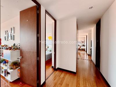 Apartamento de 3 alcobas en venta en Colina Gratamira, Bogotá, 116 m² · foto 2 de 19