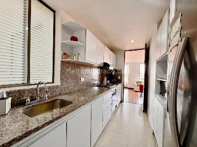 Apartamento de 3 alcobas en venta en Colina Gratamira, Bogotá, 116 m² · foto 9 de 19