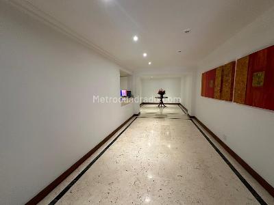 Apartamento de 3 alcobas en venta en Los Rosales Chico, Bogotá, 200 m² · foto 13 de 18