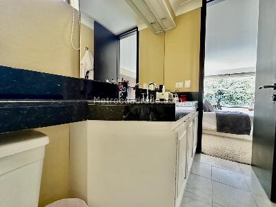 Apartamento de 3 alcobas en venta en Los Rosales Chico, Bogotá, 200 m² · foto 17 de 18