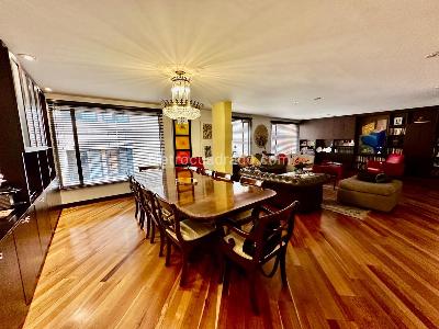 Apartamento de 3 alcobas en venta en Los Rosales Chico, Bogotá, 200 m² · foto 2 de 18