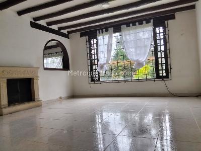 Casa de 3 alcobas en venta en Un Nuevo Milenio, Chía, 376 m² · foto 2 de 19