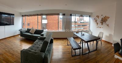 Apartamento de 3 alcobas en venta en Los Rosales Chico, Bogotá, 133 m² · foto 3 de 17
