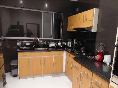 Apartamento de 3 alcobas en venta en Los Rosales Chico, Bogotá, 133 m² · foto 5 de 17