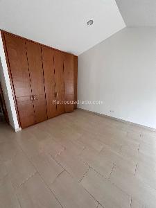 Casa de 5 alcobas en venta en Modelia Salitre, Bogotá, 298 m² · foto 8 de 20