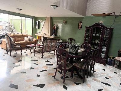 Casa de 4 alcobas en venta en Normandia, Bogotá, 288 m² · foto 2 de 14