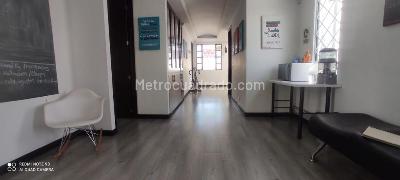 Casa de 5 alcobas en venta en Alhambra, Bogotá, 307 m² · foto 3 de 20