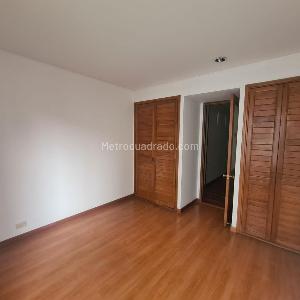 Apartamento de 3 alcobas en venta en Santa Barbara Central, Bogotá, 196 m² · foto 13 de 19
