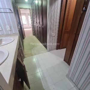 Apartamento de 3 alcobas en venta en Santa Barbara Central, Bogotá, 196 m² · foto 14 de 19