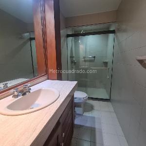Apartamento de 3 alcobas en venta en Santa Barbara Central, Bogotá, 196 m² · foto 16 de 19