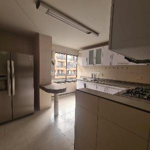 Apartamento de 3 alcobas en venta en Santa Barbara Central, Bogotá, 196 m² · foto 17 de 19